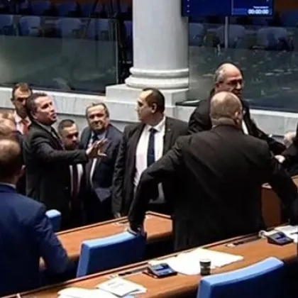 Поредна серия от напрегнати прояви в Народното събрание Отново се наложи квесторите