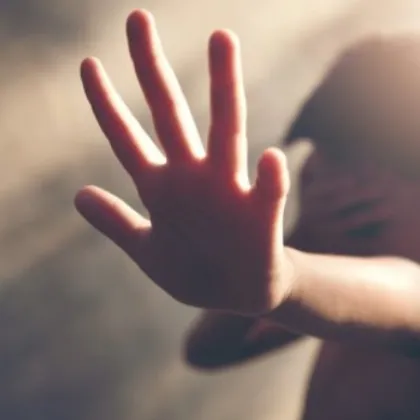 Първи думи на детето, напръскано с лютив спрей пред училище