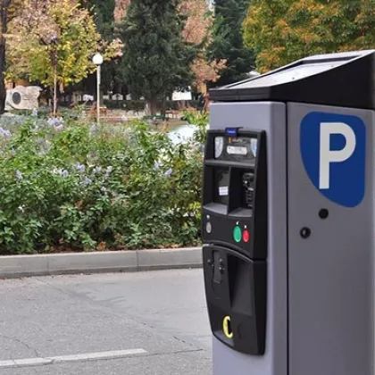 След общественото недоволство: Община Карлово обясни защо паркирането поскъпна