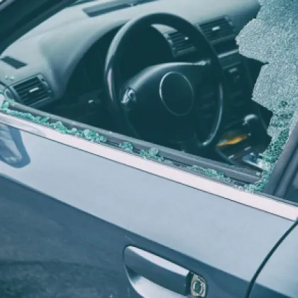 &bdquo;Удари и бягай": Тийнейджъри чупят автомобили посред нощ в София