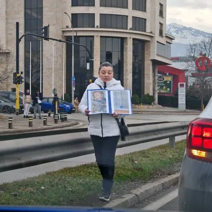 Мъж предупреди за измамници които събират пари уж за дарение