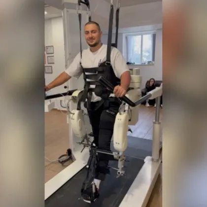 Катастрофа бележи началото на тежка битка за 25-годишния Муси, който има нужда от помощ