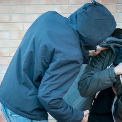 Случай на младежко насилие разтърси центъра на столицата вчера по