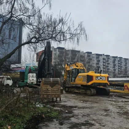 Багери камиони и фадрома влязоха в терена на автогара Север