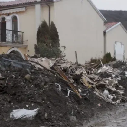 Четири месеца след наводненията и бедствието на Елените собственици на