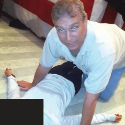 Нови смущаващи снимки публикувани в последния пакет от т нар досиета