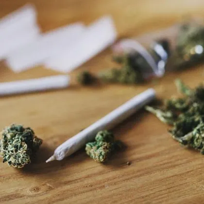 Задържаха 17-годишен с дрога в София