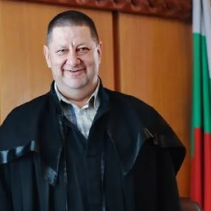 С дълбока скръб съдебната общност съобщи че днес е починал