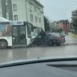 Автобус и кола се сблъскаха в София