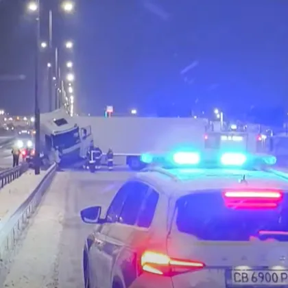 Пътен инцидент заради снега е станал тази нощ в София