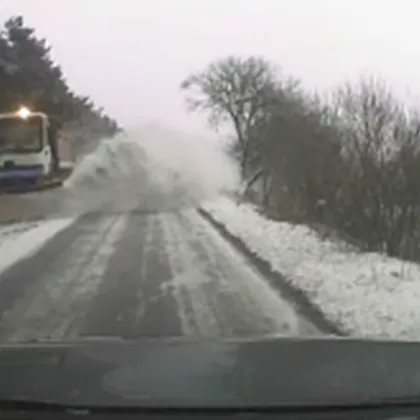 Шофьор преживя изключително неприятна ситуация на пътя между Калиманци и