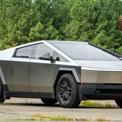 Българин с Тесла привлече погледите в Румъния, но си докара беля