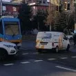 Трамвай отнесе кола в София