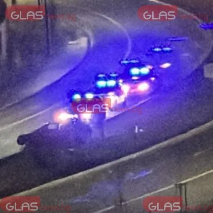 Автомобил се преобърна в София