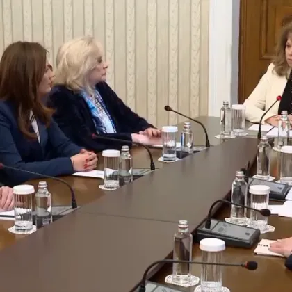 Втори ден президентът Илияна Йотова продължава консултациите за избора на