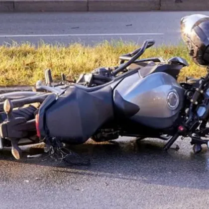 21 годишен младеж е със сериозни наранявания след пътно произшествие вчера