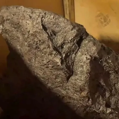 Опитаха да изнесат 2,5-тонен метеорит като градинска украса ВИДЕО