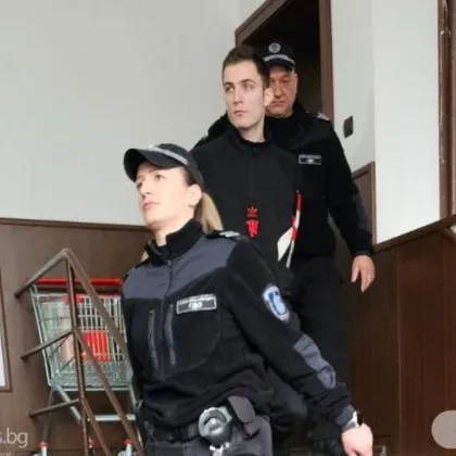 Пловдивски учител е арестуван за блудство и разпространение на порнография