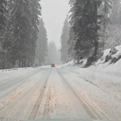 Спряха движението за камиони през прохода Превала заради снеговалеж