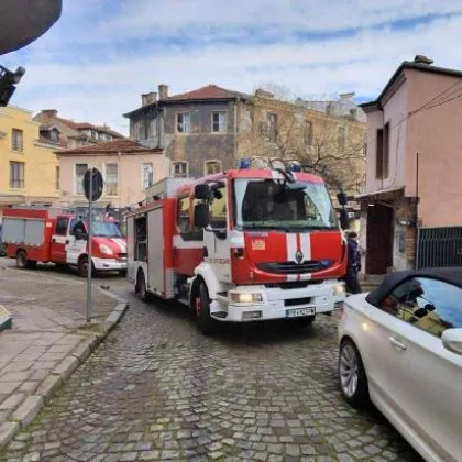 Малък пожар е избухнал в сграда на Главната в Пловдив