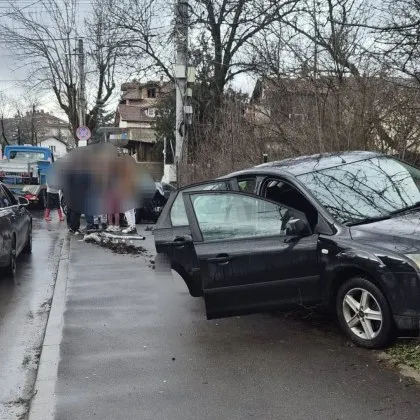 Шофьор се e забил в ограда на къща в столичния кв