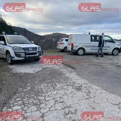 Разследването по мистериозния случай с откритите три тела в кемпер