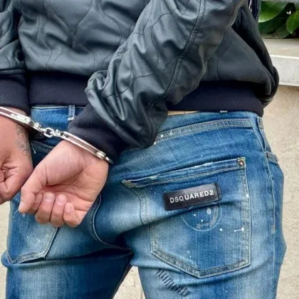 Апаш нападна съсед, взе му обувките