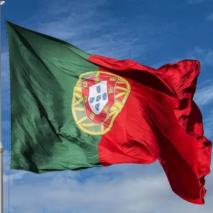 Умереният социалист Антонио Жозе Сегуро печели втория тур на президентските