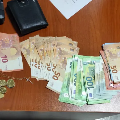 Наети чрез обява в интернет: Заловиха двама за телефонна измама