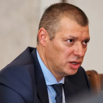 Антон Славчев подава оставка