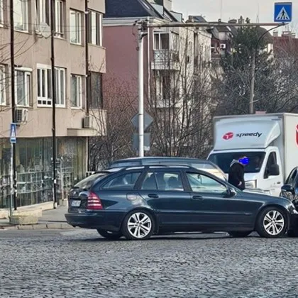 Лека катастрофа затрудни движението в столицата тази сутрин Две коли са