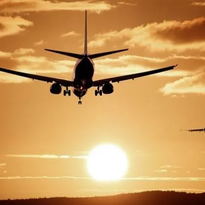 Самолет изпълняващ редовен пътнически полет излезе от пистата при аварийно