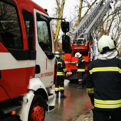 Пожарната с акцент върху безопасността: Най-честите пожари през зимата и как да ги предотвратим
