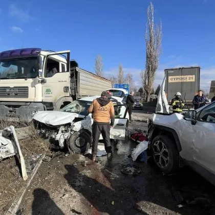 Тежка катастрофа в София! Коли са помлени, пристигнаха огнеборци СНИМКИ