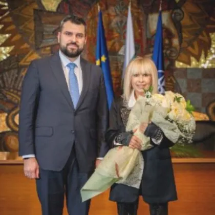 Външно награди Лили Иванова със Златна лаврова клонка СНИМКИ