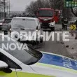 Бус помете кола и се блъсна в бензиностанция