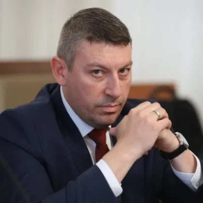 Денев: Няма агенти на ДАНС в НПО-то, свързано с &bdquo;Петрохан"