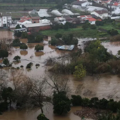 Поредица от смъртоносни бури връхлетяха Централна и Южна Португалия Най малко