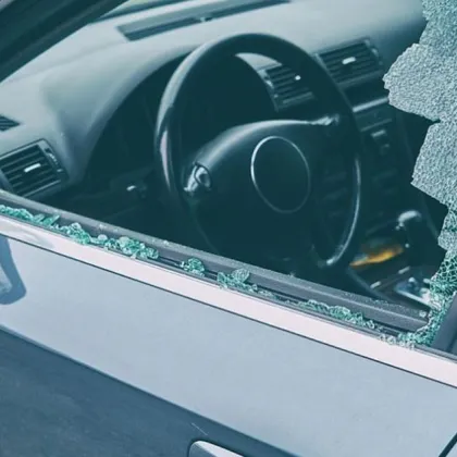 Откраднаха чанта с документи и пари от автомобил във Враца