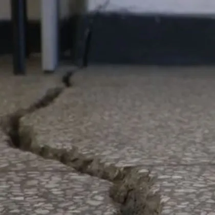 Ученици от столично училище учат от месеци в столовата