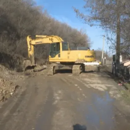 Свлачище затрупа част от имот в с. Варвара