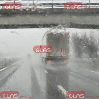 Аквапланинг, порой и катастрофа: Пътен кошмар на АМ Тракия СНИМКИ
