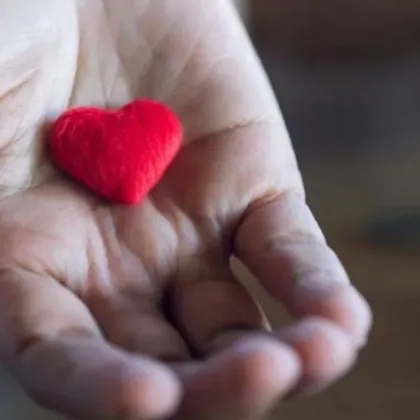 Жест на съпричастност и добрина от страна на служители на