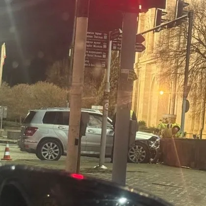 Джип нацели подлез, има щети СНИМКИ