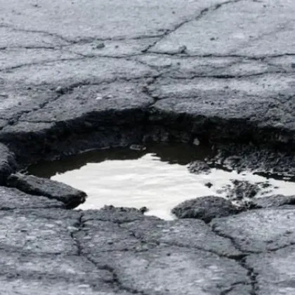 Вдигат протест заради 13 км път, изпълнен с кратери и кръпки