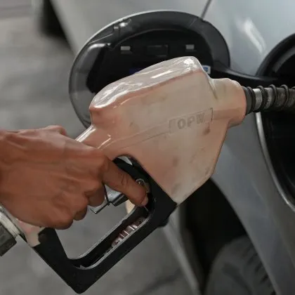 Животът ти не струва, но бензинът ни &ndash; да!: Табела от бензиностанция взриви нета СНИМКА