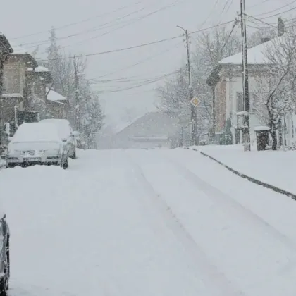 Сериозна зимна обстановка обхвана части от страната като в редица