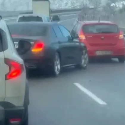 Катастрофа затруднява движението по АМ Тракия алармират граждани в групата