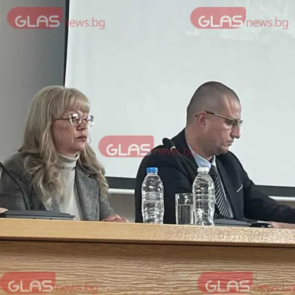 Тук отново са представители на прокуратура и полиция институциите