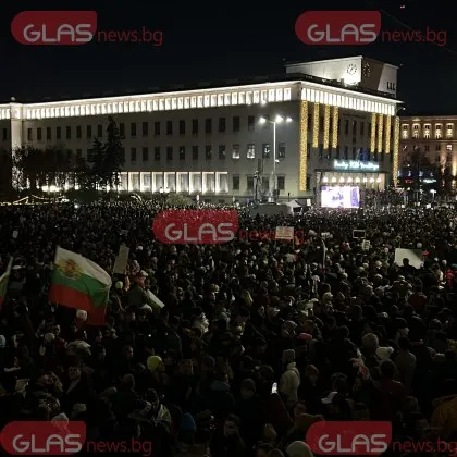 Новият премиер се среща със студентите от протестите през декември 2025 г.